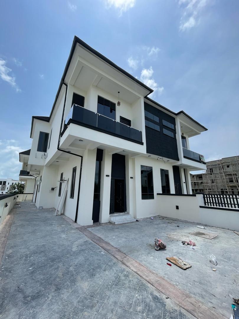 4-Bedroom sem-detached duplex with free home protection policy